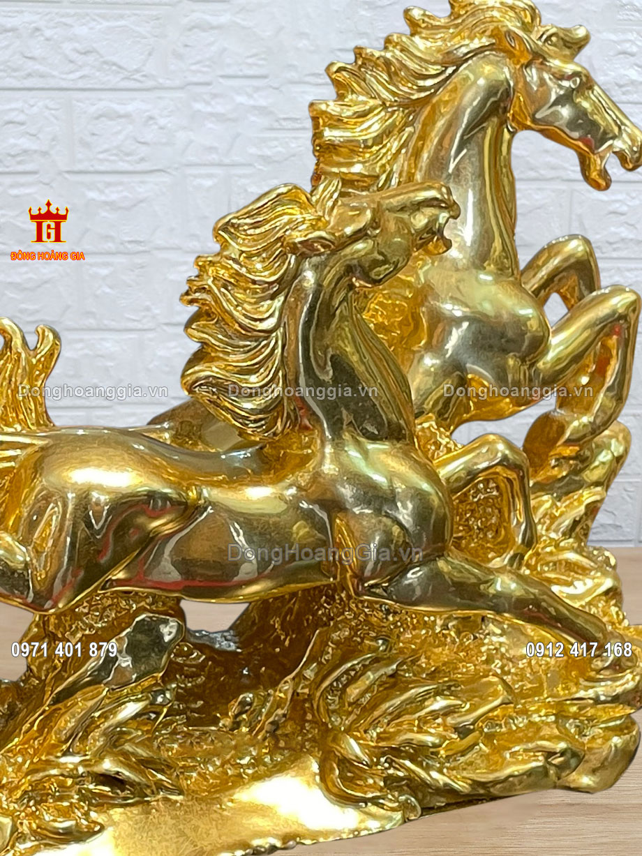 Từng đường nét trên pho tượng song mã được chế tác tinh xảo nhất